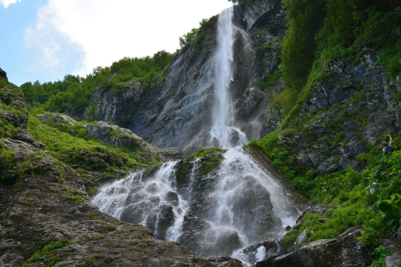 Polikarya Waterfall: hiking in Сочи