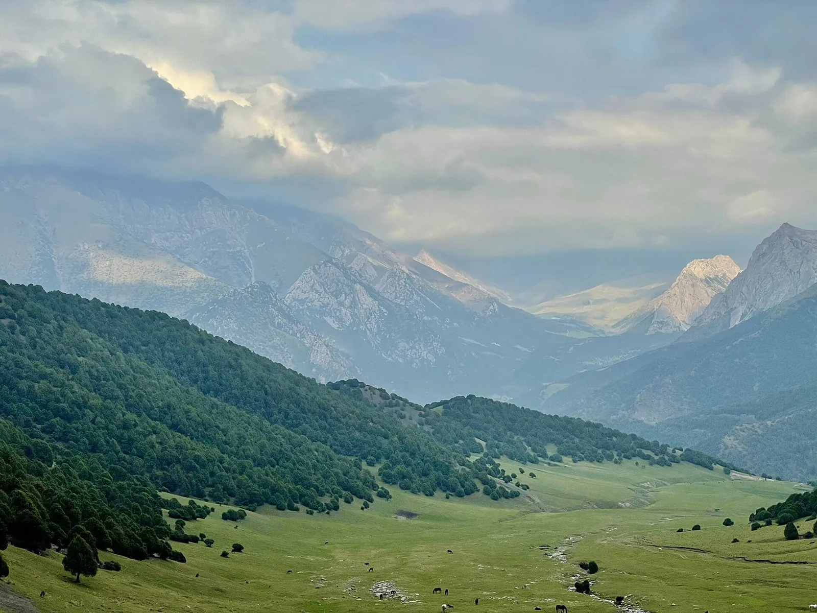 Koshko Bel Pass: hiking in Баткенская область