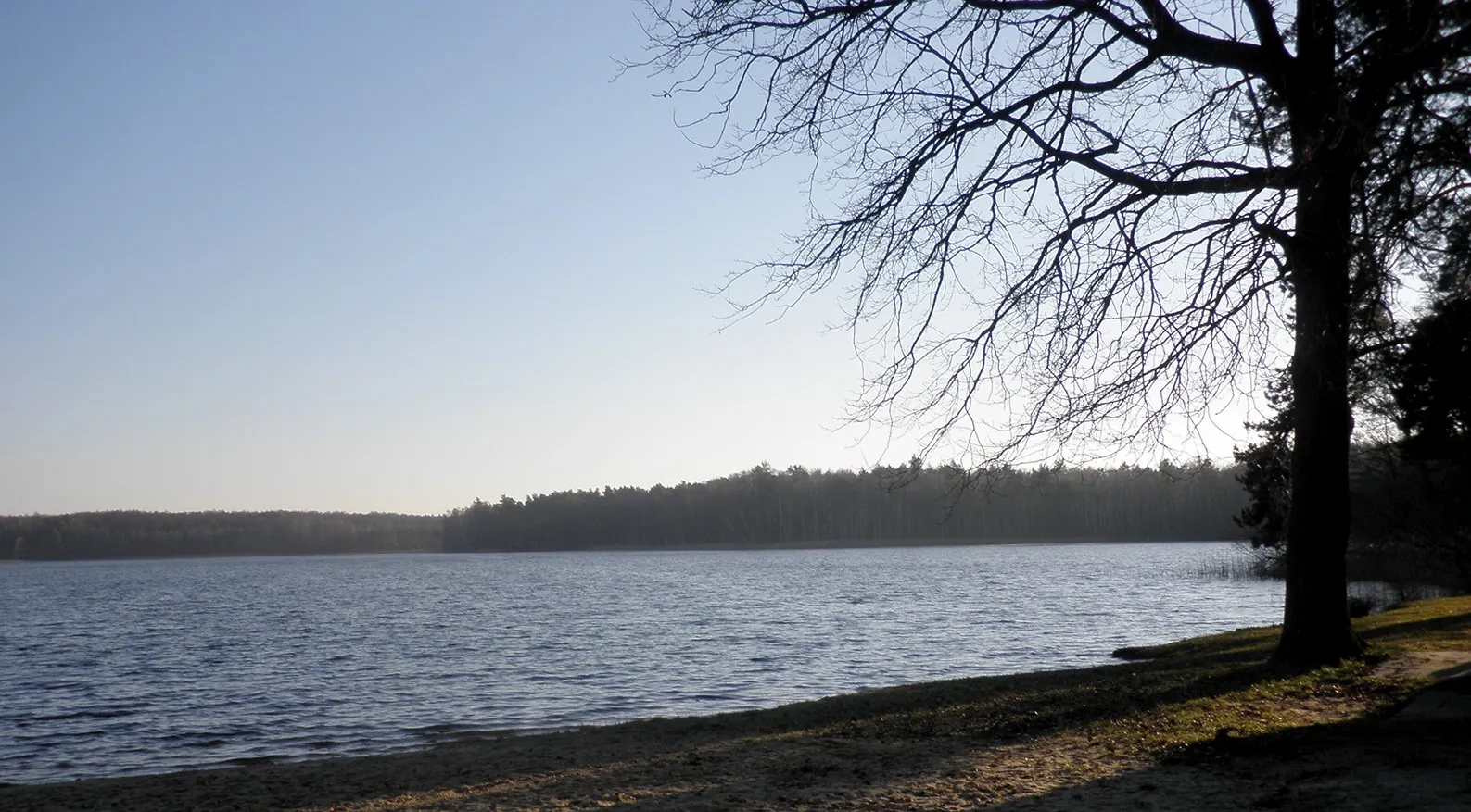 Trail between the Lakes