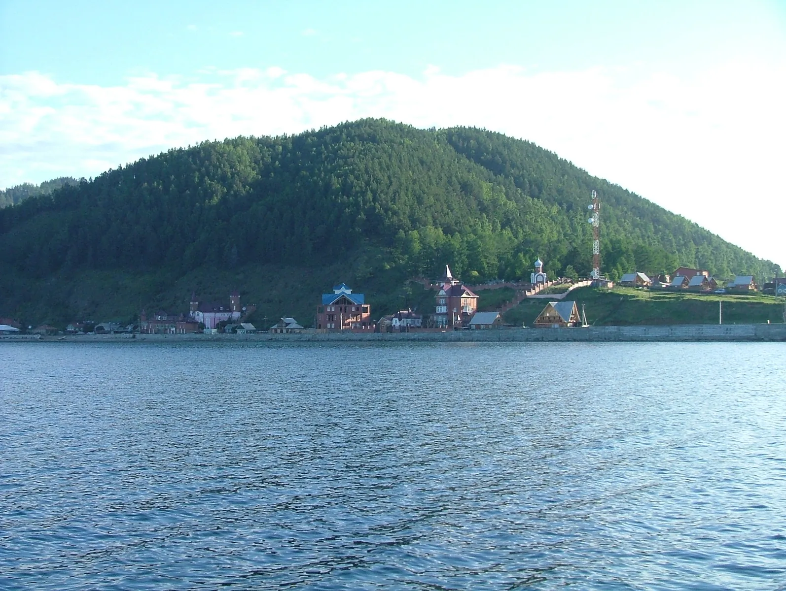P. Listvyanka — P. Great Goloustnoe: Through the Area’s Defining Landscapes