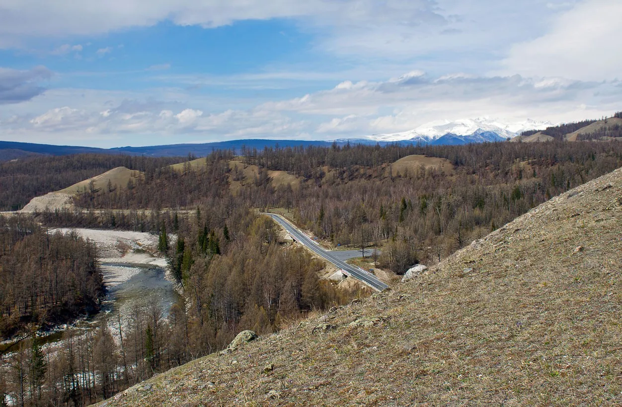 Trail to the Khuruma River
