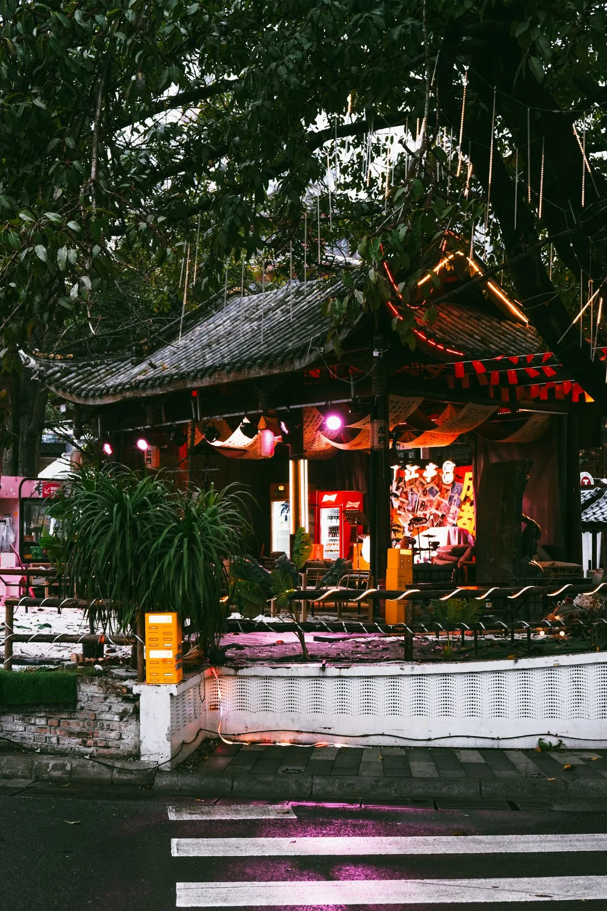 Чэнду — город удивительных контрастов. 🏮 Здесь ста... - изображение 6