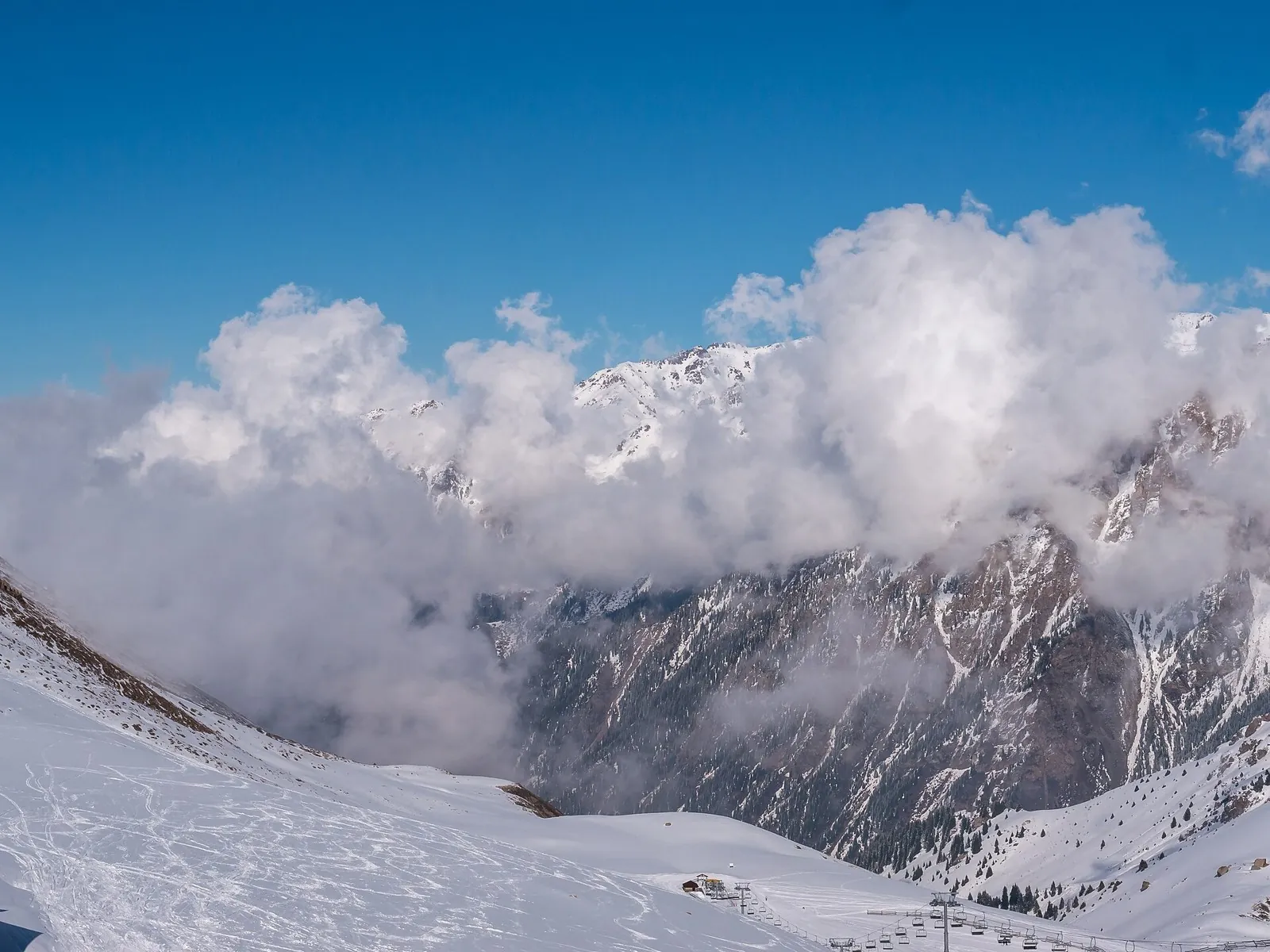 Winter trail to the Bogdanovich glacier and Oktyabrskaya cave: route photo 4 in Алматинская область